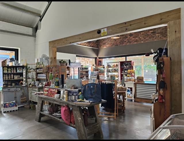 100M² BUSINESS FOR SALE IN JEFFREYS BAY CENTRAL